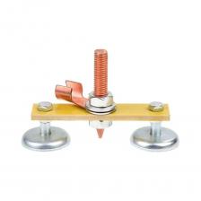 Клемма с магнитным зажимом предназначена для подключения кабеля массы сварочного аппарата к свариваемой детали. За счет магнита клемму легко присоединить к металлическим поверхностям разных форм и размеров. Магнитный заземляющий блок предназначен для всех типов сварочных аппаратов. Одноголовочный сварочный зажим.