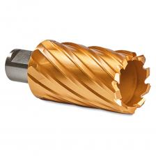 Сверло изготовлено из высоколегированной стали специального типа HSS-XE, твердость режущих кромок (до 68 HRC). Имеет специальное покрытие Gold-Tech, увеличивающее износостойкость сверла. Имеет комбинированный хвостовик типа Universal/Weldon 19. Используется на магнитных и стационарных сверлильных станках.Сверла Cutrun разработаны и производятся по классическим немецким технологиям, на том же оборудовании, по тем же ISO и даже из тех же сталей. Поэтому они способны полностью заменить привычную европейскую оснастку (такую как корончатые сверла KARNASCH, корончатые сверла FEIN, корончатые сверла Rotabroach) и других производителей (таких как GTOOL, EUROBOOR) аналогичных типоразмеров. Они имеют сопоставимый ресурс, при этом стоимость выполнения отверстий даже выигрывает — за счет отсутствия переплаты за мировой бренд.Сверление конструкционной и низколегированной стали: износоустойчивые Gold из специальной высоколегированной стали HSS-XE с золотистым покрытием из нитрида титана. ТiN добавляет сверлу стойкости и обеспечивает низкий коэффициент трения, повышает поверхностную твердость инструмента до ~ 2300 HV и устойчивость к воздействию температур до 600°C. За счет снижения общего трения и вибраций стойкость инструмента повышается в 2–3 раза, а скорость резания до 60%.Совместимость: FEIN KBB, Euroboor, BDS, Metabo, Вектор, Alfra, Rotabroach, Karnasch, Magtron, Optimum.Материал для применения: сталь < 750 Н/мм?, сталь < 900 Н/мм?, сталь < 1100 Н/мм?, медь, латунь, олово, алюминий < 10% Si, алюминий > 10% Si, пластик GRP/CRP.Внимание, изображение товара может отличаться от реального! Верные параметры указаны в технических характеристиках товара.