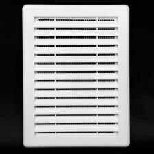 Решётка разъёмная с москитной сеткой, также называемая наклонными жалюзи используется для приточно-вытяжной вентиляции.Возможен настенный и потолочный монтаж.