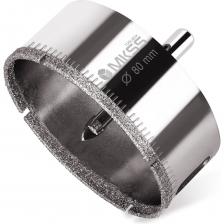 Алмазная коронка MKSS с центрирующим сверлом предназначена для аккуратного выполнения отверстий в материалах, таких как керамика, кафель и стекло. Ее рабочая часть покрыта алмазами, что гарантирует высокую эффективность и отличное качество реза. Коронка с цилиндрическим хвостовиком совместима с быстрозажимными и ключевыми патронами электроинструментов. Для охлаждения и удаления шлама во время работы необходимо использовать воду, это также поможет избежать перегрева инструмента.Важно отказаться от ударного режима и внимательно контролировать скорость вращения, чтобы обеспечить оптимальные условия для сверления.Внимание, изображение товара может отличаться от реального! Верные параметры указаны в технических характеристиках товара.