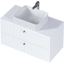 Тумба Desire – изящное решение для интерьера ванной комнаты. Рельефный фасад создает ритмичную игру света и теней. Черные ручки-кнопки контрастируют с белым фасадом и подчеркивают её современный дизайн. Тумба с двумя просторными выдвижными ящиками обеспечивают удобное хранение различных предметов. Desire станет отличным дополнением к ванной комнате, сочетая в себе функциональность и элегантный дизайн. Материал фасада – МДФ фрезерованный, покрытый эмалью. Корпус из МДФ, облицованной пленкой ПВХ. Благодаря этому тумба сохранит первозданный вид в условиях повышенной влажности ванной комнаты. В выдвижных ящиках поместятся все необходимые принадлежности: средства личной гигиены, косметика, даже бытовая химия. Стильные ручки и накладная раковина дополняют тумбу и подчеркивают характер модели. Подвесной тип монтажа облегчает уборку, открывают доступ для робота-пылесоса. Тумба оснащена надежными направляющими Quadro и навеской SCARPI обеспечивающие плавное закрывание выдвижного ящика.