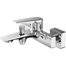 Современный смеситель VIAR 28201VR в глянцевом хромированном исполнении сочетает элегантный дизайн с повышенной функциональностью. Изготовлен из высококачественной латуни с износостойким покрытием, устойчивым к механическим повреждениям и сохраняющим безупречный внешний вид. OLIVE'S Смеситель для ванны с душем VIAR, хром 28201VR - идеальное решение для создания стильного и функционального пространства в ванной комнате.