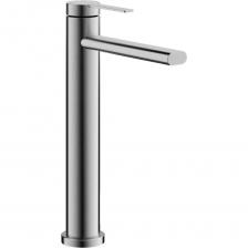 Однорычажный высокий смеситель BELZ для умывальника / раковины в ванную / мойку  с длинным изливом и крепежом типа «гайка», изготовлен из высококачественной нержавеющей стали по технологии литья в песчаную форму, что обеспечивает прочность корпуса и долговечную эксплуатацию. Стильный излив оснащен инновационным аэратором, который наполняет струю воздухом, благодаря чему обеспечивается существенная экономия воды. Пластиковая сеточка насадка, которая установлена на аэраторе, существенно понижает уровень шума. Она защищена от налёта извести, кальций на ней не откладывается, а если сетка засорилась, то её легко почистить. Керамический картридж d 26 мм с коротким ходом обеспечивает точную настройку температуры и напора воды. Эксплуатационный ресурс картриджа составляет более 150 тысяч циклов. Смеситель высокий для накладной раковины монтируется на одно отверстие с помощью усиленной гайки и универсально подходит для установки на борт мойки-раковины большинства размеров и форм. Гибкая подводка, которая поставляется в наборе из 2 шт (шланги в стальной оплётке стандартного типа: гайка штуцер с резьбой) 45 см в комплекте. К нему легко подобрать модель для ванны и душа из этой же коллекции, что, несомненно, подчеркнёт индивидуальность интерьера вашей ванной комнаты.