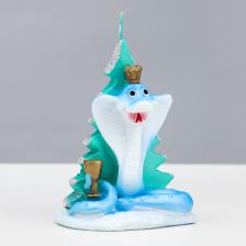 Свеча декоративная «Змея у новогодней ёлки», 6x4.5x9 см