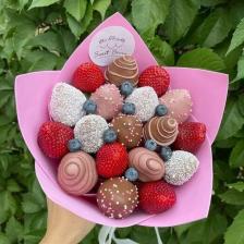Удивительный букет на 8 марта "Вдохновение" в размере S от Sweet Berry