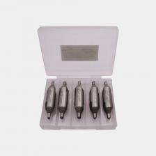 Профессиональное центровочное сверло изготовлено из высококачественной стали Р6М5 в соответствии с ГОСТ 14952-75. Идеально подходит для сверления отверстий в металлических поверхностях различной твердости, таких как сталь, нержавеющая сталь, чугун и цветные металлы.Благодаря уникальной конструкции режущей части, занимающей половину диаметра сверла, получаются точные и аккуратные цилиндрические отверстия. Спиральные каналы эффективно удаляют стружку, что способствует более быстрой и качественной работе. Хвостовик сверла подходит для крепления в патронах различных сверлильных инструментов, таких как дрели, шуруповерты и стационарные станки.