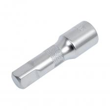 Вспомогательный инструмент удлинитель от бренда JCB — это полезный аксессуар для слесарно-монтажного инструмента, который значительно упрощает работу с резьбовыми соединениями! Основные характеристики и преимущества: Функциональность: Удлинитель позволяет увеличить длину торцевой головки, что делает его идеальным для монтажа и демонтажа крепежа в труднодоступных местах. Изготовление: Сделан из прочной хромванадиевой стали (Cr-V), что обеспечивает долговечность и устойчивость к износу. Посадочный квадрат: С размером 1/2", удлинитель совместим с большинством стандартных торцевых головок и инструментов, что делает его универсальным решением для различных задач. Компактный размер: Длина в 75 мм позволяет легко хранить инструмент и использовать его в ограниченных пространствах. Этот удлинитель станет отличным дополнением к вашему набору инструментов, обеспечивая удобство и эффективность при работе!