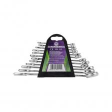 Набор комбинированных ключей от бренда POMAGIER состоит из 12 предметов и представлен в удобном пластиковом держателе. Изготовленные из стали высокой прочности и покрытые хромом, ключи обеспечивают долговечность и надежность.Ключевые особенностиКомбинированный дизайн: Каждый ключ сочетает открытый и кольцевой зев, что делает его универсальным для монтажа и демонтажа резьбовых соединений.Угол накидного профиля: Накидной профиль отведён на 15° от продольной оси, что позволяет работать в ограниченных пространствах.Размеры ключей: 6, 8, 10, 11, 12, 13, 14, 17, 19, 22 мм.Универсальность: Подходит для профессиональных мастеров и любителей домашнего ремонта.Надежный инструмент: Высококачественные материалы обеспечивают долговечность и устойчивость к износу.Удобное хранение: Пластиковый держатель позволяет легко организовать и хранить ключи.Набор комбинированных ключей POMAGIER — это надежный и удобный инструмент, который станет незаменимым помощником в любых ремонтных работах.