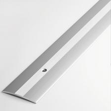 Алюминиевый анадированный профиль для пола, предназначен для скрытия стыков различных видов напольных покрытий находящихся на одном уровне: линолеума, ламината, ковролина, плитки паркета, массивной доски и так далее.Крепление порога к полу1. Просверлите отверстия в предполагаемом месте установки порожка, по отверстиям на изделии. 2. Вставьте пластиковые дюбеля в просверленные отверстия. 3. Приложите порог к месту установки и закрепите его саморезами при помощи отвертки или шуруповерта.Алюминиевый анадированный профиль для пола, предназначен для скрытия стыков различных видов напольных покрытий находящихся на одном уровне: линолеума, ламината, ковролина, плитки паркета, массивной доски и так далее.Система крепления - сверленный профиль / крепление на саморезы.