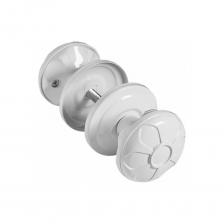 Ручка на винте PALIDORE RV-03 white белая 98760742 изготовлена из алюминия и покрыта специальным многослойным гальваническим покрытием, обеспечивающим ровный насыщенный оттенок цвета и стойкость к коррозии. Ручку можно легко установить в любую межкомнатную дверь без специальной подготовки.