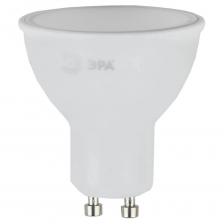 Бытовая светодиодная лампа ЭРА Серии Стандарт, создаёт яркое ровное освещение и экономит до 90% электроэнергии по сравнению с лампой накаливания с аналогичным световым потоком. Светит теплым светом с жёлтым оттенком - такая цветовая температура эффективна для отдыха и уютной атмосферы в доме. Используется в потолочных, настенных, настольных светильниках, в люстрах и бра. Мгновенно включается и не нагревается.