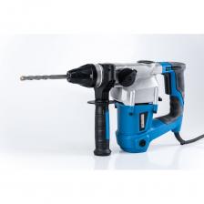 Электрический перфоратор WorkMaster ПР-1200Д используется для долбления кирпича, бетона, камня, а также для безударного сверления пластика.Имеет три режима работы: сверление, сверление с ударом и долбление.Патрон SDS-plus позволяет легко заменить оснастку без вспомогательных инструментов и сокращения времени простоев.Предохранительная муфта предотвратит поломки двигателя от перегрузки при достижении высокого крутящего момента.Электронная регулировка оборотов помогает выбрать оптимальную скорость для работы в зависимости от плотности материала и диаметра оснастки.