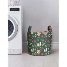 Корзина для белья 35x35 см поможет организовать порядок в доме и украсит любой интерьер в ванной комнате. Органайзер для белья объёмом 34 литра изготовлен из плотного искусственного войлока на основе тонких волокон 100% полиэстера. Плотность изделия: 240 гр/кв.м. При изготовлении изделия применяются безопасные и экологичные материалы, которые устойчивы к влаге (влагостойкая), быстро высыхают и не теряют своих свойств. Верхняя часть бака для белья закрывается текстильной вставкой с завязками, что позволяет скрыть содержимое корзины от лишних глаз. Изделие удобно складывается, в сложенном виде занимает минимальное количество места, при уборке легко перемещается, не царапая пол, в отличие от пластиковых корзин. Тканевый мешок для белья универсальный и многофункциональный. Можно использовать не только как контейнер, короб, ящик и кофр для белья, но также для хранения для детских игрушек, книг, вещей и других аксессуаров для дома. Органайзер для хранения доставляется в сложенном виде, вернуть прежнюю форму можно отпарив изделие в бережном режиме. К бельевой корзине также можно подобрать шторку и коврик для ванной, выполненные в аналогичной тематике. Декоративная корзина с рисунком -прекрасный вариант подарка маме, бабушке, дедушке, подруге на День рождения, юбилей, пасху и новоселье. Яркость рисунка может отличаться от изображения на сайте. Допустимо отклонение в размерах +- 3 см.