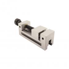 Тиски станочные прецизионные лекальные Meta lMaster ТСПЛ50/65 представляют собой идеальный и необходимый инструмент для прецизионных измерений и контроля, прецизионного шлифования и электроэрозионной обработки, линейной станочной резки и т.д. Данная оснастка представляет собой приспособление для оборудования с простой конструкцией, удобным управлением, высокой силой зажима, высокой точностью, большим регулируемым диапазоном. Подвижная и неподвижная губки обеспечивают быстрый зажим. Неподвижная губка имеет цельную конструкцию с корпусом тисков. Подвижная губка закреплена зажимной планкой и винтами, имеет горизонтальную и вертикальную проточку для фиксации цилиндрических заготовок. Расхождение губок возможно от полного смыкания до максимально возможного значения для каждой модели. Точность: параллельность <=0,005мм/100мм перпендикулярность <= 0,005 мм