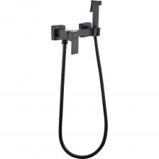 A7504-17 смеситель встраиваемый в комплекте с гигиенической лейкой оружейная сталь, PVD смеситель встраиваемый: сталь SUS304, картридж D=25 мм отражатель: сталь SUS304, D=70*70 мм, оружейная сталь PVD гигиеническая лейка: сталь SUS304, L=109 мм, оружейная сталь PVD шланг: L=120 мм, оплётка сталь SUS304, оружейная сталь PVD внутренняя часть: латунь, входы 1/2" индивидуальная упаковка: картонная коробка с ложементом