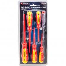 Если вы работаете с электричеством, этот набор — ваш надёжный помощник. В комплект входят 5 диэлектрических отверток с прямыми и крестовыми шлицами, а также индикаторная отвертка для первичной диагностики. Все инструменты имеют защитное покрытие, выдерживающее напряжение, и удобные рукоятки с маркировкой и отверстием для подвешивания.Что делает этот набор практичным6 инструментов — всё необходимое под рукой Три плоские, две крестовые отвертки и индикатор — базовый комплект для электромонтажа.Диэлектрическое покрытие Защищает при работе с токопроводящими элементами, снижая риски.Маркировка и подвес на рукоятке Быстро находите нужный инструмент и удобно храните его на стенде.Прямая двухкомпонентная ручка Комфортный захват и точный контроль при работе.Вес всего 0,347 кг Лёгкий и мобильный — удобно брать с собой в сумке или ящике.