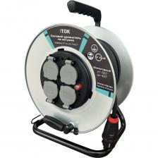 Удлинитель предназначен для подключения различных электрических приборов, механизмов, промышленного электрооборудования, станков и устройств. В состав изделия входит: металлическая кабельная катушка, блок из 4-х розеток с защитными крышками, заземлением и защитой от перегрузки (термозащита). Морозостойкий кабель КГтп-ХЛ ГОСТ 24334-2020 производства Калужского Кабельного Завода. Катушка изготовлена из металла, стойка стальная, выполнена из прочной трубчатой стали, окрашенная с помощью порошковой технологии, что обеспечивает высокую износостойкость и долговечность изделия. В блок розеток встроена защита от перегрузки с помощью автоматического предохранителя: при превышении допустимой мощности система защиты от перегрузки отключает розетки. Возобновить работу можно путём нажатия красной кнопки. Барабан оснащён эргономичной ручкой для переноски, удобной складной рукояткой для быстрого сматывания и разматывания провода. Корпус рамы имеет устройство, предотвращающее запутывание провода при наматывании на катушку. Кабельная вилка выполнена в твердом резиновом исполнении, что обеспечивает высокую ударопрочность и возможность применения при минусовых температурах. Перед началом эксплуатации, во избежание перегрева кабеля, промышленный удлинитель необходимо полностью размотать.