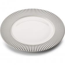 "Stripes" - идеальное сочетание стиля и функциональности! Эта тарелка диаметром 23 см станет незаменимым элементом вашей столовой посуды. Стильный дизайн с серыми полосами по периметру тарелки добавляет ей элегантности и великолепно впишется в любой интерьер. Одним из важнейших преимуществ наших тарелок является использование фарфора. Этот материал легкий и тонкий, но при этом выдерживает высокие температуры. Белые тарелки с серыми полосами - это стильный выбор для вашей столовой посуды. Обогатите свой дом утонченной посудой. Не упустите шанс сделать каждое блюдо особенным с APOLLO "Stripes"!