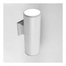 Фасадный светильник General Lighting Systems Цилиндр представляет собой надежное и функциональное решение для освещения архитектурных объектов. Изготовленный из металла, он обладает прочным корпусом, что обеспечивает долговечность и устойчивость к внешним воздействиям. Благодаря степени защиты IP65, светильник защищен от пыли и влаги, что делает его идеальным для использования на улице. Он поддерживает лампы различных типов, с мощностью до 50 Вт и цоколем E27. 