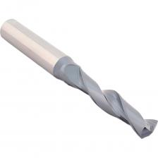 Твердосплавные сверла серии DPMK1 CNCINS — это универсальный инструмент для обработки твердых и сложных материалов, включая закаленные стали, нержавейку и жаропрочные сплавы. Их ключевыми особенностями являются износостойкое покрытие и устойчивая к нагрузкам геометрия, обеспечивающие надежную работу в тяжелых условиях.Универсальность: предназначены для сверления широкого спектра материалов (от сталей и чугуна до труднообрабатываемых нержавеющих, жаропрочных и титановых сплавов твердостью до 55 HRC).Высокая стойкость и износостойкость: покрытие AlCrN обеспечивает повышенную твердость, термическую стабильность и устойчивость к окислению, что значительно увеличивает срок службы инструмента.Устойчивая геометрия: угол при вершине 140° обеспечивает прочную режущую кромку, снижает вибрации и повышает стойкость к ударным нагрузкам при работе с твердыми материалами.Эффективная эвакуация стружки: угол подъема стружечной канавки 30° способствует хорошему отводу стружки из зоны резания, предотвращая заклинивание.Высококачественная основа: изготовлены из мелкозернистого твердого сплава, обеспечивающего высокую прочность и стабильность инструмента.Прецизионное производство: произведены на современном оборудовании с строгим контролем качества, гарантирующим точность геометрии.Стандартизированный хвостовик: хвостовик соответствует стандарту DIN 6535HA, что обеспечивает надежное закрепление в стандартных цанговых патронах.Область применения.Сверла предназначены для высокопроизводительной обработки сложных материалов в следующих отраслях:Машиностроение: для обработки деталей из сталей и чугунов.Авиастроение: для сверления жаропрочных сплавов и титана.Автомобилестроение: для обработки высокопрочных сталей, литых деталей.Общая металлообработка: для мастерских и производств, работающих с твердыми и легированными сталями.Производство пресс-форм: для изготовления и ремонта штампов и пресс-форм из твердых сталей.Примечания по применению.Охлаждение: обязательно использование внешней подачи охлаждающей жидкости (СОЖ) для эффективного отвода тепла, особенно при работе с твердыми материалами, где выделяется много тепловой энергии.Режимы резания: для достижения максимальной производительности и стойкости рекомендуется использовать режимы резания, предоставляемые производителем инструмента, с учетом твёрдости и специфики обрабатываемого материала.Внимание, изображение товара может отличаться от реального! Верные параметры указаны в технических характеристиках товара.