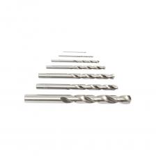 Сверло по металлу 7.5 мм HSS+Co (High-Speed Steel + Cobalt) от бренда Forsage, инструмент для сверления отверстий в металлических материалах.Набор из 10 сверл в пластиковом футляре. Материал HSS+Co (высокоскоростная быстрорежущая сталь с добавлением кобальта) обладает повышенной твердостью и износостойкостью, что позволяет сверлу легко просверлить металл. Спиральная режущая кромка для эффективного удаления стружки и более плавного сверления. Класс точности А.Применяется в металлообработке для сверления отверстий таких как сталь, нержавеющая сталь, алюминий, медь и другие сплавы. Широко применяется в промышленном производстве. Используется также в строительстве, при ремонте металлических конструкций, монтаже оборудования и установке фурнитуры.