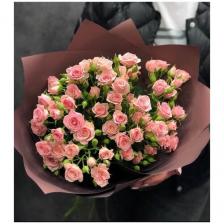 Букет цветов из 19 кустовых роз в упаковке/Арт. 8723 / Радуга Букет