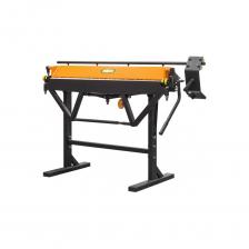 Универсальный листогиб STALEX LBM без ограничения подачи листа, предназначен для работы в цеху и на строй площадке - выполняет резку, гибку и формовку листовых металлов для производства профилей, доборных элементов кровли, наружной и внутренней отделки зданий и других профильных металлоизделий. Отсутствие ограничений по глубине обрабатываемого металла дает возможность изготавливать большой ассортимент изделий из листового материала толщиной до 0,7 мм по оцинкованной стали. В том числе и такие изделия, как квадратная вентиляция. Прижимная балка станка не имеет вертикального хода, рабочее движение происходит за счёт эксцентрикового механизма - что позволяет даже при долгосрочной эксплуатации станка производить при необходимости недорогостоящий ремонт. 