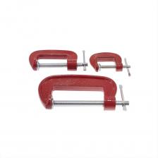 Описание: Набор струбцин от РОССНА — это универсальные зажимные устройства, предназначенные для фиксации деталей во время работы. В набор входят три струбцины разного размера, что делает его подходящим для различных задач. Тип G (G-образные струбцины) обеспечивает надежное и прочное закрепление материалов. Характеристики: Количество струбцин: 3 шт. Размеры: 25 мм, 50 мм, 75 мм (ширина захвата). Материал: Высококачественная сталь с антикоррозийным покрытием. Тип: G-образные струбцины. Рукоятки: Эргономичные, с удобным захватом. Применение: Для фиксации деталей при склеивании, сверлении, сборке и других работах. В столярных, слесарных и строительных работах. Для ремонта и монтажа.