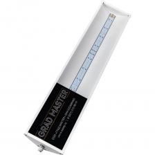 Светодиодные светильники GM L серии - это доступное, надежное и эффективное решение для освещения офисных и торговых помещений, производственных и складских комплексов, торговых центров и паркингов, а также помещений с повышенной влажностью.Корпус изготовлен методом экструзии алюминиевого сплава и окрашен белой порошковой краской (RAL9016). Это позволяет снизить массу светильника и обеспечить оптимальный температурный режим работы светодиодов и электронных компонентов. Светорассеивающее стекло сделано из ударопрочного монолитного поликарбоната толщиной 2 мм.Светильники GM L - серии имеют несколько видов крепления:Тросовое/подвесное (крепиться на тросовых подвесах к потолку или на опорную поверхность);Универсальное (применяется для установки светильника под потолок или на стены, имея возможность регулировки угла наклона).