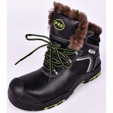 Ботинки рабочие PRO (ЗБШ-СКП/3) зимние с натуральным мехом (овчина) — надёжная и тёплая защитная спецобувь , подходящая для работы в холодных условиях. Такая зимняя обувь используется строителями, монтажниками, работниками складов, логистики, автосервисов, коммунальных и производственных служб. Внутри — натуральный мех овчины: сохраняет тепло, обеспечивает комфорт при длительной работе на улице и в неотапливаемых помещениях. Рабочие ботинки с мехом помогают избежать переохлаждения и обеспечивают устойчивый микроклимат внутри обуви. Прочный верх из МФ-кожи Материал устойчив к влаге, истиранию и механическим повреждениям. Такая рабочая спецобувь сохраняет внешний вид и защитные свойства при ежедневной нагрузке. Светоотражающие элементы делают работника заметнее при слабом освещении, повышая безопасность.