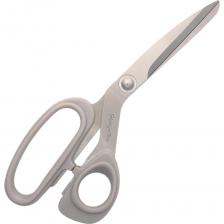 Ножницы портновские Hobby&Pro 590021 21 см, 8 1/4 7705111 предназначены для различных задач. За счет эргономичной формы удобны в использовании.Имеют высокую прочность, поэтому прослужат долго.Благодаря небольшому весу рука не устает при работе с ними. Ножницы портновские Hobby&Pro предназначены для создания деталей кроя, в том числе лацканов, карманов. Ножницы можно использовать также для обрезки нитей, создания насечек или для бытовых нужд. Позволяют работать с тканями различной плотности, калькой, флизелином и другими листовыми материалами. Преимущества: – Лезвия выполнены из прочной нержавеющей стали, имеют аккуратную заточку, что обеспечивает ровный срез. – Асимметричные пластиковые кольца снижают нагрузку на руку, обеспечивают более удобный захват. Размер: 21 см/8 1/4 дюйма. Под брендом Hobby&Pro производятся качественные товары для шитья и рукоделия. Ассортимент бренда постоянно обновляется, а цены приятно удивляют.