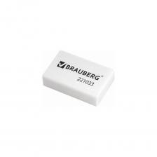 Ластик BRAUBERG, 26x17x7 мм, белый, прямоугольный, 221033 предназначен для удаления надписей, сделанных чернографитными карандашами. Выполнен из термопластичной резины. Удобно держать в руках, не оставляет следов. Подходит для использования в бытовых условиях, на уроках, в чертежах и схемах.