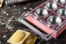 Равиольница Marcato Design Ravioli Tablet Rosa, пресс форма для приготовления равиоли, розовая – фото 3