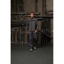 Куртка демисезонная Изготовлена из материала Softshell Материал разработан для повседневного использования, защищает от непогоды, быстро высыхает при попадании под небольшой дождь, хорошая ветрозащита Softshell состоит из двух текстильных слоёв, представляет плотное соединение между собой материалов: верхний слой из эластичной ткани, нижний слой из флиса Куртка прямого кроя с центральным замком-молнией Воротник-стойка Два боковых прорезных кармана на молнии с наклонным входом На передней верхней части куртки имеется прорезной карман на молнии Внутри кармана крепление для бейджа Два внутренних потайных кармана Низ рукавов сужен для защиты от ветра Низ куртки регулируется эластичным шнурком