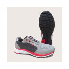 Полуботинки изготовлены из микрофибры с отделкой из современных обувных материалов, что обеспечивает необходимые защитные функции обуви и значительно уменьшает массу.Подошва из EVA и резины обладает повышенной гибкостью, амортизирующими свойствами и придает обуви легкость. Глухой клапан исключает попадание внутрь влаги, пыли и мелких предметов.Объемная колодка специальной конструкции дает возможность работать целый день, не испытывая дискомфорта и усталости.