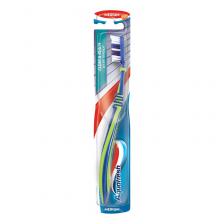 Зубная щетка Aquafresh Clean and Reach средней жесткости (цвет в ассортименте)