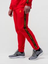 Спортивные штаны красного цвета с лампасами, с манжетами. Плотный футер