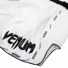 Тайские шорты Venum Giant белого цвета – фото 2
