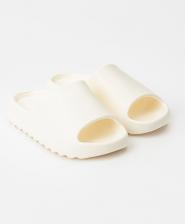 Тапочки резиновые молочного цвета Button Blue (31)