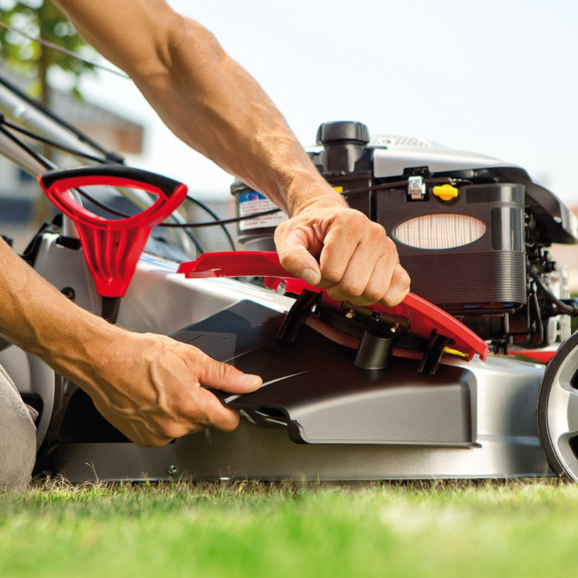 Мастерская по ремонт газонокосилок. Газонокосилка al-ko 528 vsi энтузиаст. Газонокосилка сломалась. Газонокосилка масло уровень. Ремонт газонокосилок.