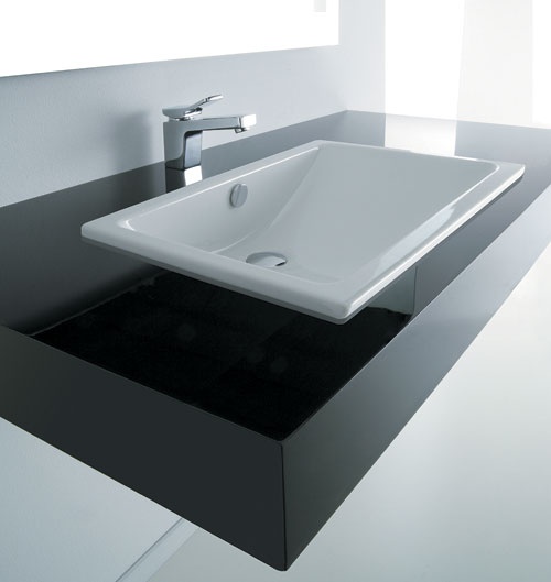 столешница для ванны под раковину. раковина в ванную. раковина keramag silk 121660. тумба подвесная klaufs 80. столешница под раковину 60.