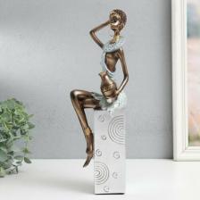 Фигурка Сима-Ленд Сувенир полистоун "Африканка с кувшином, на подставке" серебро узор - круги 10,5х8х33,5 см 9571989