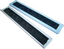 Монтажный шкаф TWT LANMASTER Щеточный кабельный ввод для настенных шкафов, серый [TWT-CBW-BP]