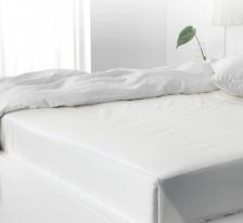 Постельная принадлежность Bravo Простыня HORECA 1,5 спальная 150*240 сатин люкс хлопок 50% 50% ПЭ белый