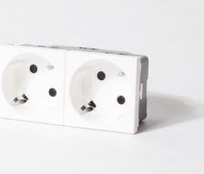 Розетка SPL Электрическая розетка 2x2К+З со шторками, с безвинтовым зажимом, под углом 45гр, белый, 10 шт. 200003