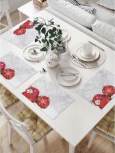 Скатерть JoyArty Комплект тканевых салфеток для сервировки стола "заснеженные игрушки", 32x46 см, 4 шт. np_20293 – отличный подарок, который точно понравится вашим