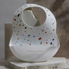 Слюнявчик Happy Baby Силиконовый нагрудник для кормления с карманом белый терраццо