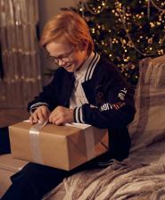 Свитер для мальчика Button Blue Толстовка на кнопках с принтом и аппликацией черная, 158, 224BBBP1603