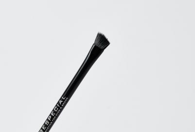 Кисть для бровей Brow makeup brush for cream textures 1 шт – фото 3