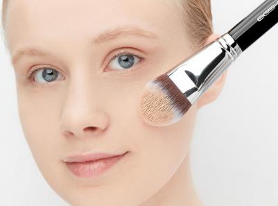 Кисть для лица Кисть для нанесения тона FOUNDATION – фото 2